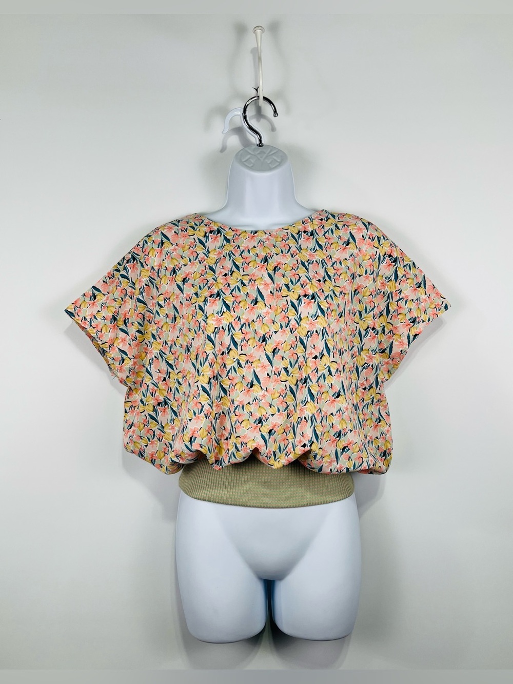 Molly Bracken Beautiful Floral Bow Back lightweight Blouse‎ Size XS